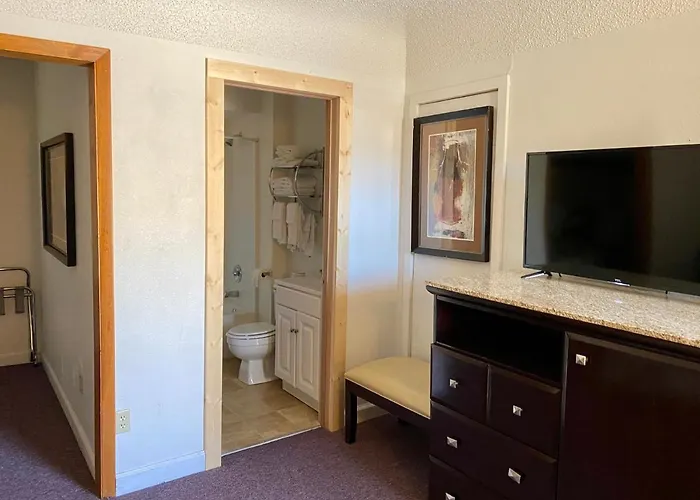 Holiday Lodge Motel