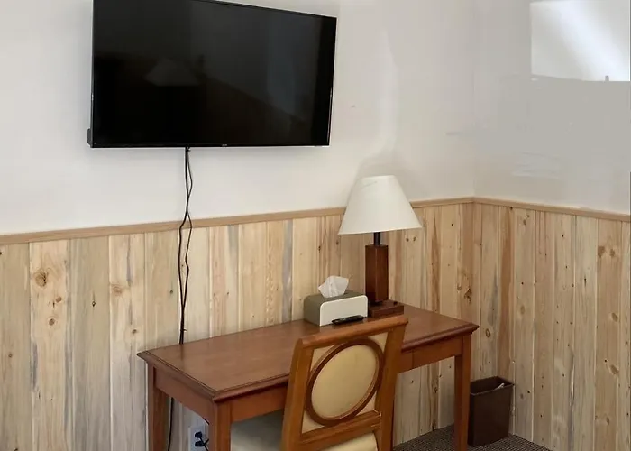 Holiday Lodge
